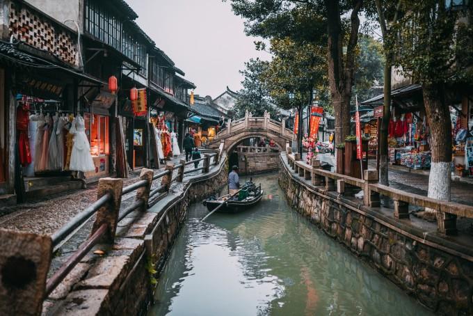 逃出诡异的塔楼